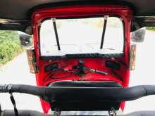 https://riyasewana.com/uploads/bajaj-three-wheel-31605064893.jpg