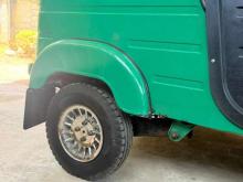 https://riyasewana.com/uploads/bajaj-three-wheel-31926576203.jpg