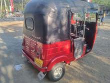 https://riyasewana.com/uploads/bajaj-three-wheel-42104236514.jpg