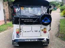 https://riyasewana.com/uploads/bajaj-three-wheel-79471022832.jpg