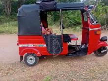 https://riyasewana.com/uploads/bajaj-three-wheel-8183538497391.jpg