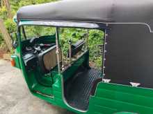 https://riyasewana.com/uploads/bajaj-three-wheeler-2010-1510542712703.jpg