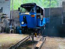 https://riyasewana.com/uploads/bajaj-threewheel-2004-240515912863.jpg