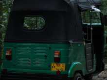 https://riyasewana.com/uploads/bajaj-threewheel-61404404883.jpg