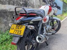 https://riyasewana.com/uploads/bajaj-v-15-71013406646.jpg