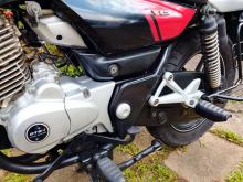https://riyasewana.com/uploads/bajaj-v15-13707096384.jpg