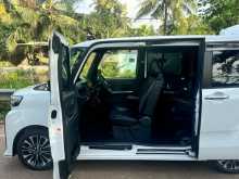 https://riyasewana.com/uploads/daihatsu-tanto-3235039362.jpg