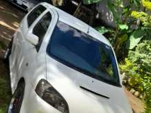 Daihatsu YRV M2 2001 Car