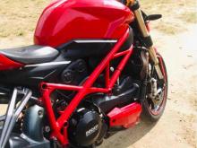 https://riyasewana.com/uploads/ducati-streetfighter-69060924342.jpg
