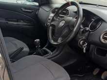 https://riyasewana.com/uploads/fiat-bravo-turbo-171755364703.jpg