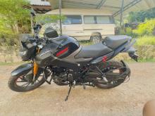 Hero Hunk 160 2025 Motorbike