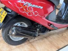 https://riyasewana.com/uploads/hero-honda-pleasure-1513001624621.jpg