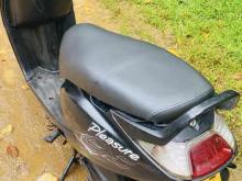https://riyasewana.com/uploads/hero-honda-pleasure-2516415824551.jpg