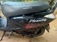 https://riyasewana.com/uploads/hero-honda-pleasure-27490013424.jpg