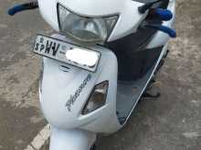 https://riyasewana.com/uploads/hero-honda-pleasure-71355034442.jpg