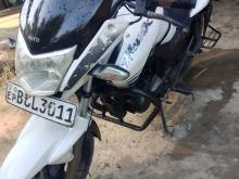 Hero Hunk 2015 Motorbike