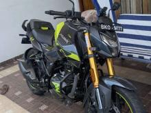 Hero Hunk 160 R V4 2025 Motorbike