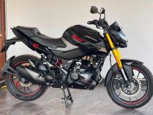 Hero Hunk 160R 4V 2025 Motorbike