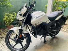 Hero Hunk 2016 Motorbike