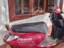 Hero Pleasure 2011 Motorbike