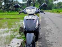 https://riyasewana.com/uploads/hero-pleasure-1718531313312.jpg