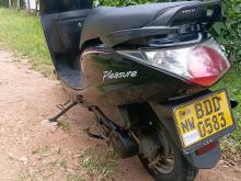 Hero Pleasure 2015 Motorbike