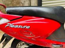 Hero Pleasure 2012 Motorbike