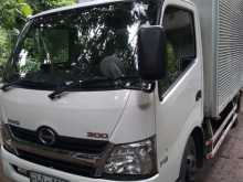 https://riyasewana.com/uploads/hino-hino-300-2018-510543412384.jpg