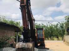 Hitachi 200 Excavator 2002 Heavy-Duty