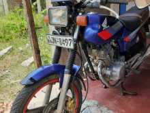 Honda 125 2004 Motorbike