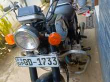 Honda 125 2000 Motorbike