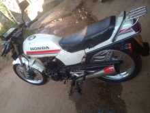 https://riyasewana.com/uploads/honda-cb-125-1121122613014.jpg