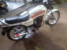 https://riyasewana.com/uploads/honda-cb-125-1121122613092.jpg