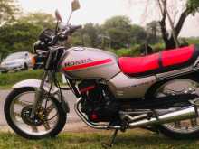 https://riyasewana.com/uploads/honda-cb-125-11919014792.jpg