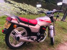 https://riyasewana.com/uploads/honda-cb-125-15912216454.jpg