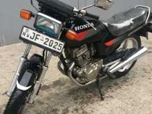 Honda CB 125 Deluxe 2004 Motorbike