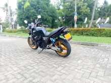 Honda CB 4 V.s 2004 Motorbike