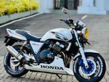 Honda Cb400d 2004 Motorbike