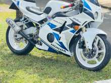 Honda CBR 250 Mc22 Gullarm 2007 Motorbike