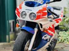 https://riyasewana.com/uploads/honda-cbr-250rr-1418264522041.jpg