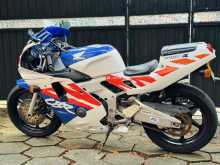 https://riyasewana.com/uploads/honda-cbr-250rr-1418264622423.jpg