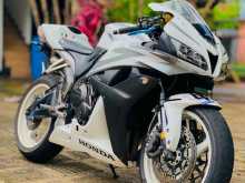 Honda CBR 600 RRed 2009 Motorbike