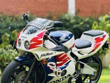 Honda CBR Gullarm 1996 Motorbike