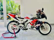 Honda CBR250 Gullarm 2008 Motorbike