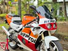 Honda CBR250RR MC22 Gullarm 2003 Motorbike