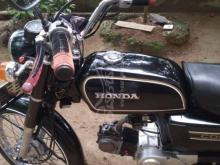 Honda CD90 2000 Motorbike