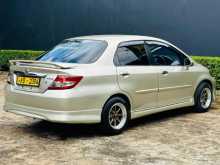https://riyasewana.com/uploads/honda-city-fit-2003-216104012022.jpg