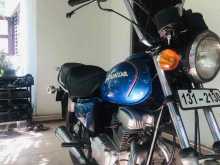 Honda CM 125 CUSTOM 1990 Motorbike