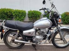 Honda CM Custom 125 2000 Motorbike