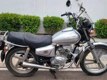 Honda CM Custom 125 2000 Motorbike